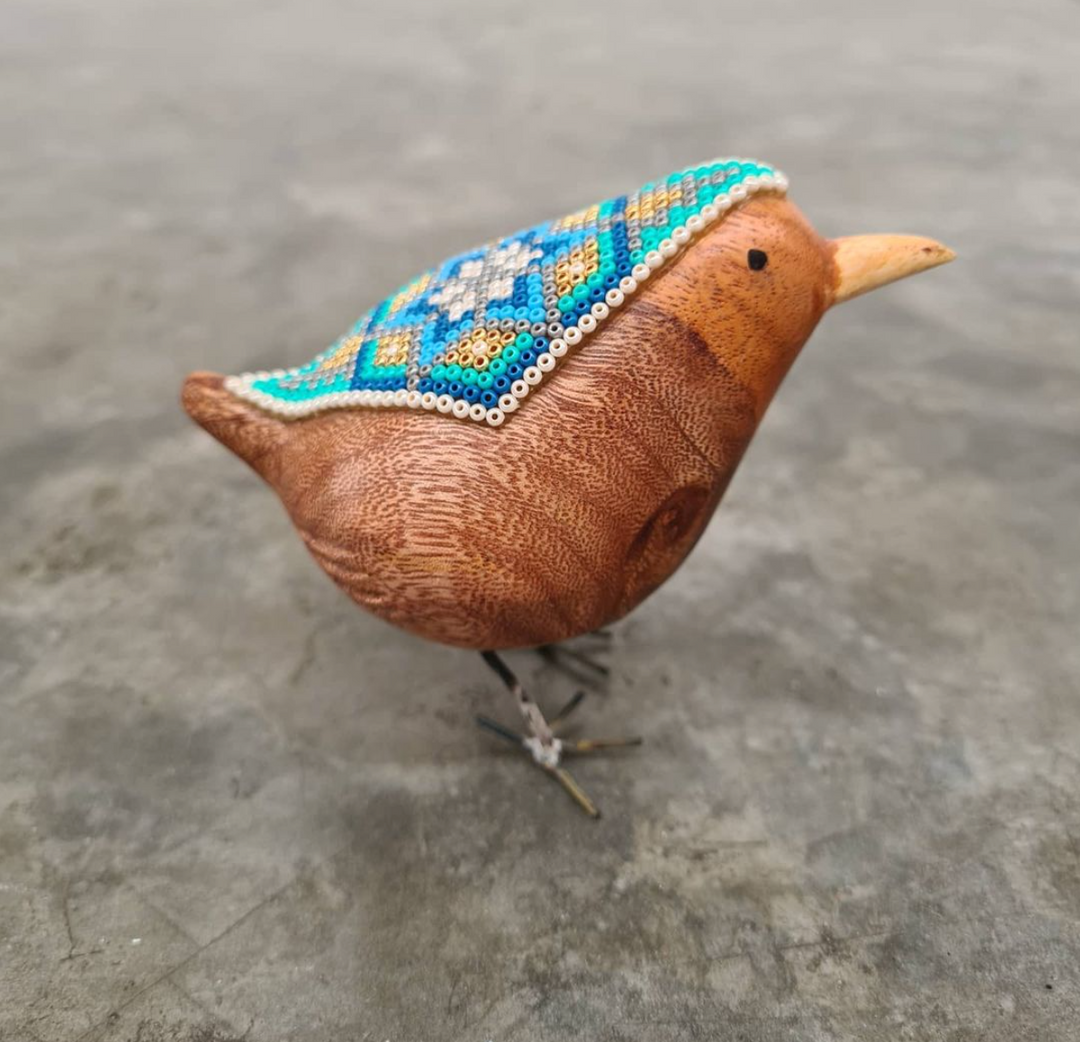 PAJAROS CON ARTE HUICHOL