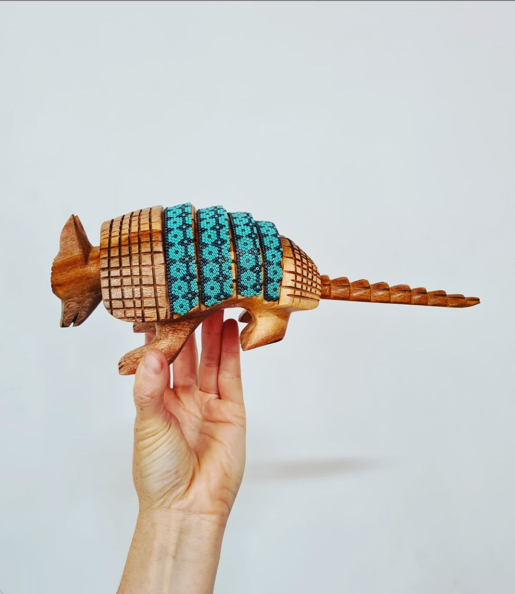 ARMADILLO HUICHOL