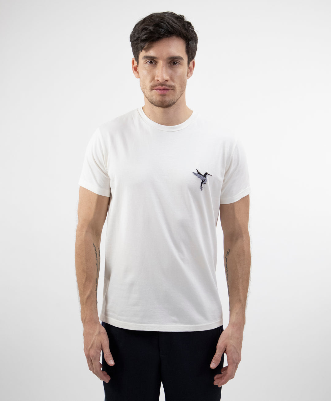 T SHIRT HOMBRE CON BORDADO MATIZADO COLIBRÍ