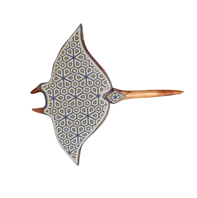 MANTARRAYA CON ARTE HUICHOL