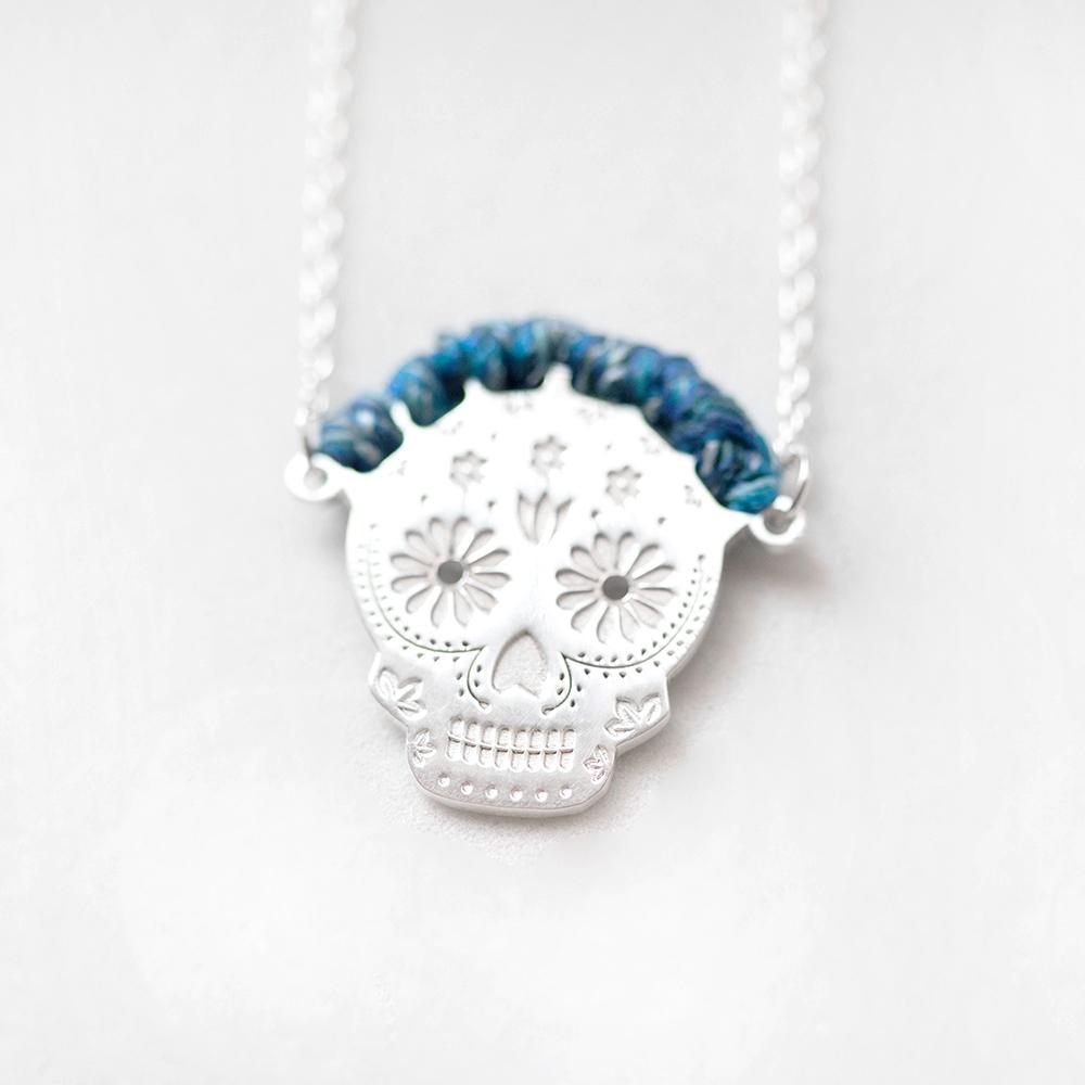 COLLAR CATRINA PLATA E HILO